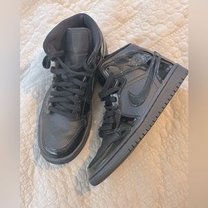 Air Jordan 1 Mid Black